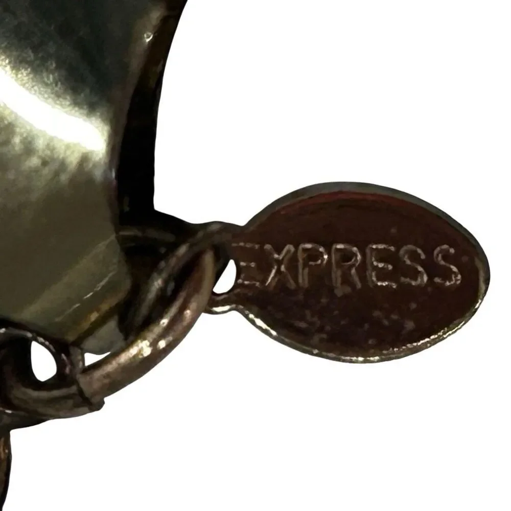 Express statement necklace
